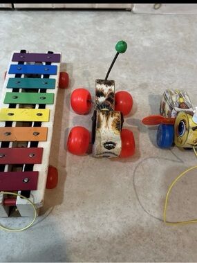 Fisher Price Pull Toys Lot Little Snoopy 693 Queen Buzzy Bee 444 Xylophone 870